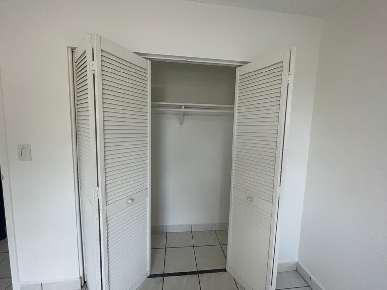 Building Photo - 6030 SW 32nd St