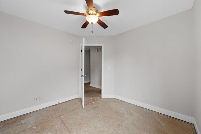 Building Photo - 3 Bedroom 2 Full Bath Home For Rent!