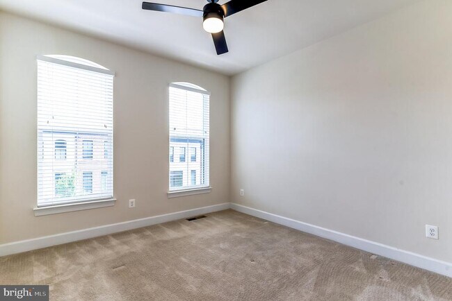 Building Photo - 42301 Ashmead Ter