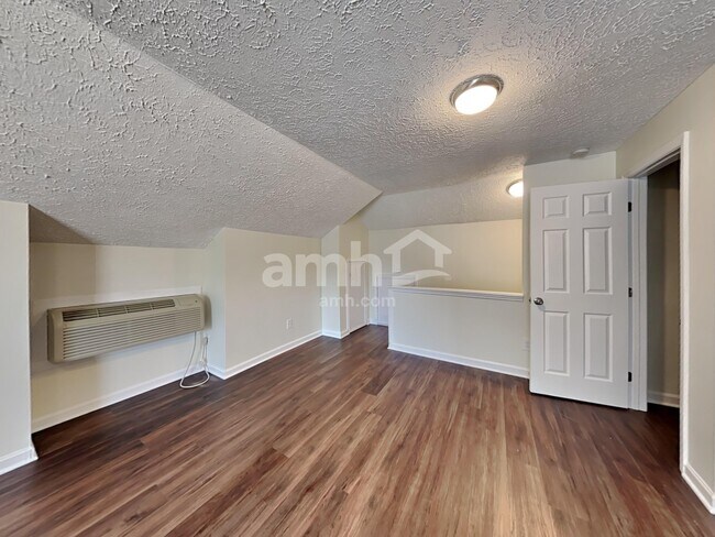 Building Photo - 1300 Georgetown Dr