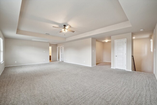 Building Photo - Price Improvement! This 4 bed, 2.5 bath ho...