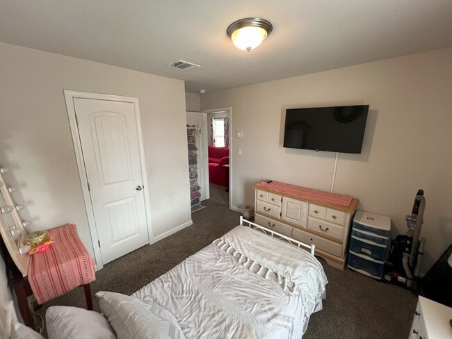 Building Photo - Stunning 4-Bedroom Home in Zachary's Mirav...