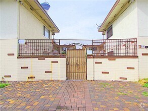 Building Photo - 1908 Rexford Dr