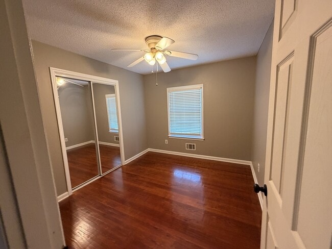 Building Photo - 159 Redwood Ct