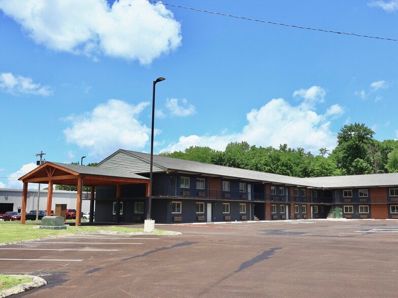 Primary Photo - Southside Square Apartments - NOW LEASING