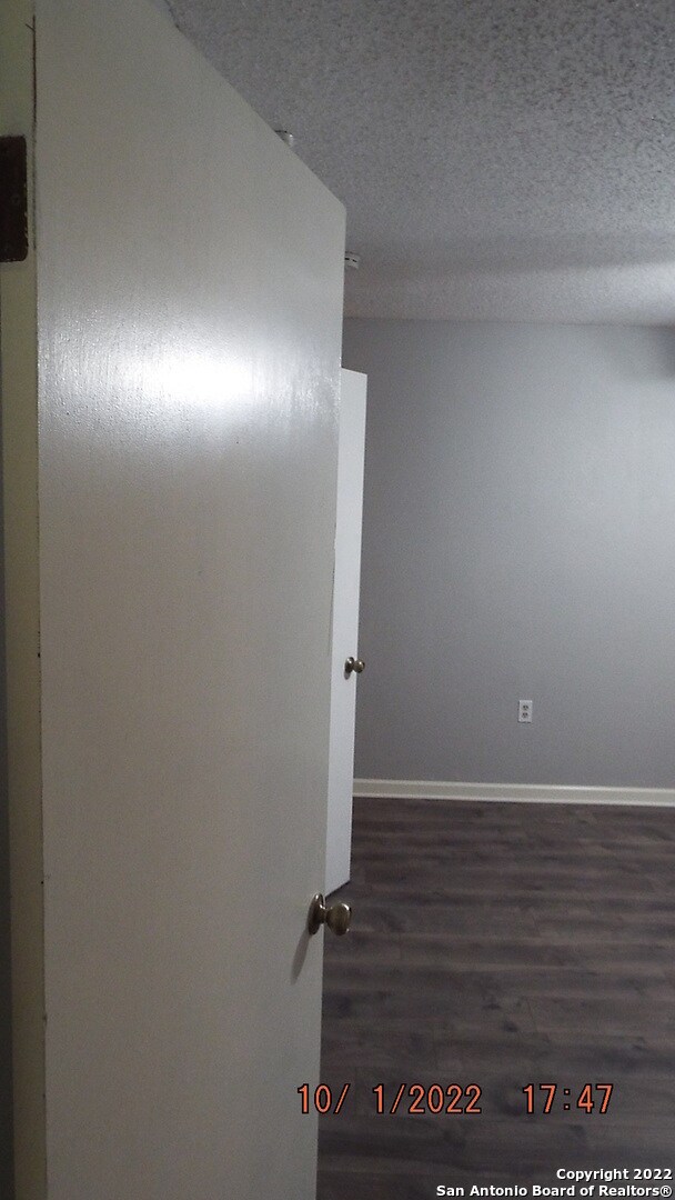 Building Photo - 8032 Laurel Bend