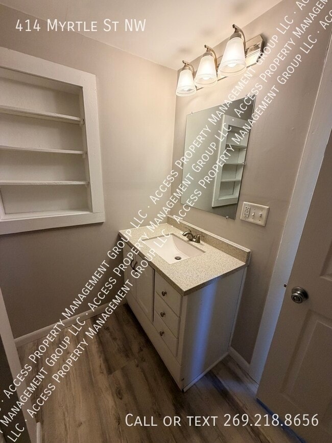 Building Photo - 414 Myrtle St NW