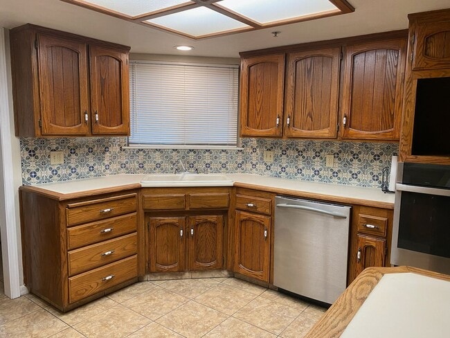 Building Photo - 3710 W Sunnyside Ct