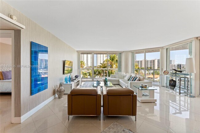 Building Photo - 16500 Collins Ave