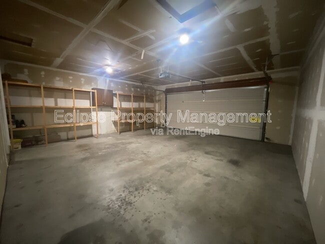 Building Photo - 626 Meadowood St