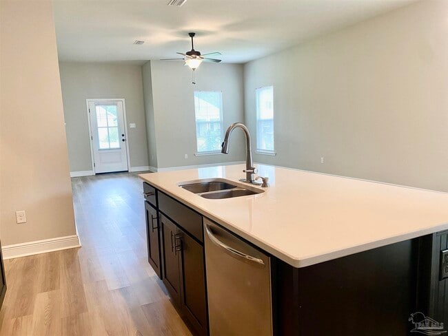Building Photo - 831 Avellanas Dr