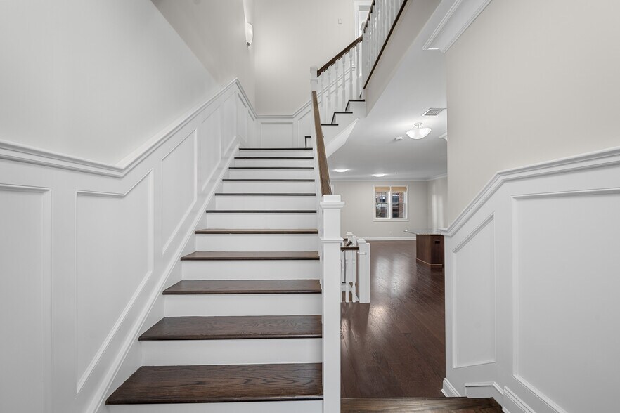 Building Photo - 1600 Kaufer Ln