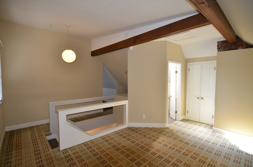 Building Photo - 6839 Plainfield Rd