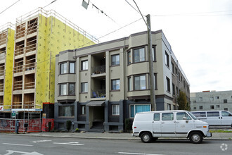 Building Photo - UP Uptowner Apartments