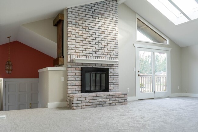 Building Photo - Fantastic Fairwood Home - Impressive interiors and lots of space