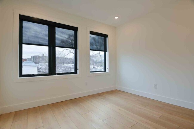 Building Photo - 2641 4th St NE