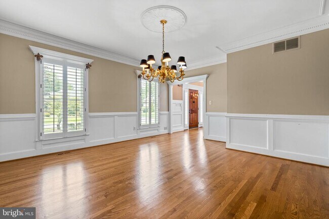 Building Photo - 1301 Daviswood Dr