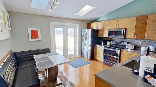 Building Photo - 11409 Jay St