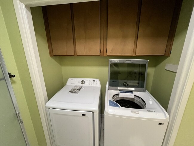 Building Photo - 1523 Hood Rd