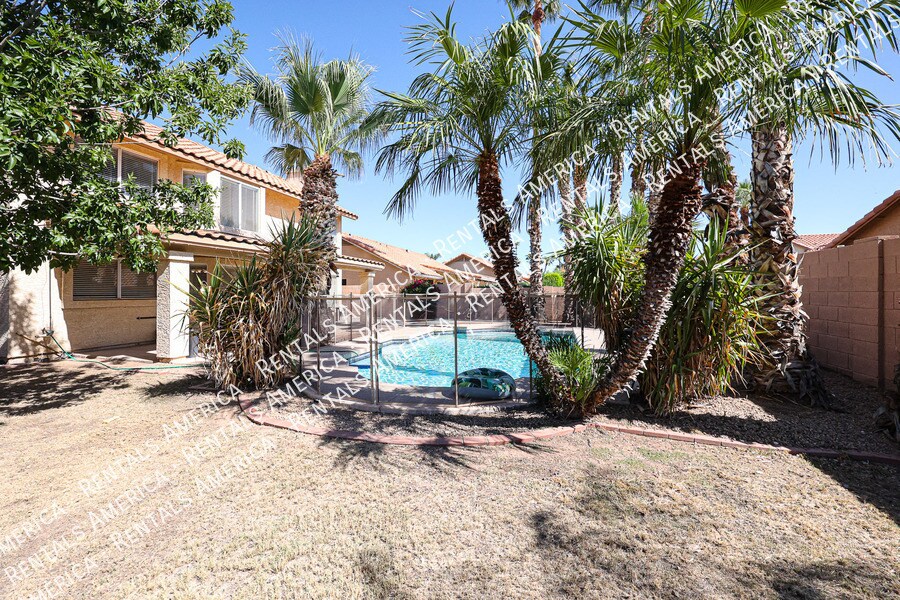 Building Photo - 2361 W Myrtle Dr