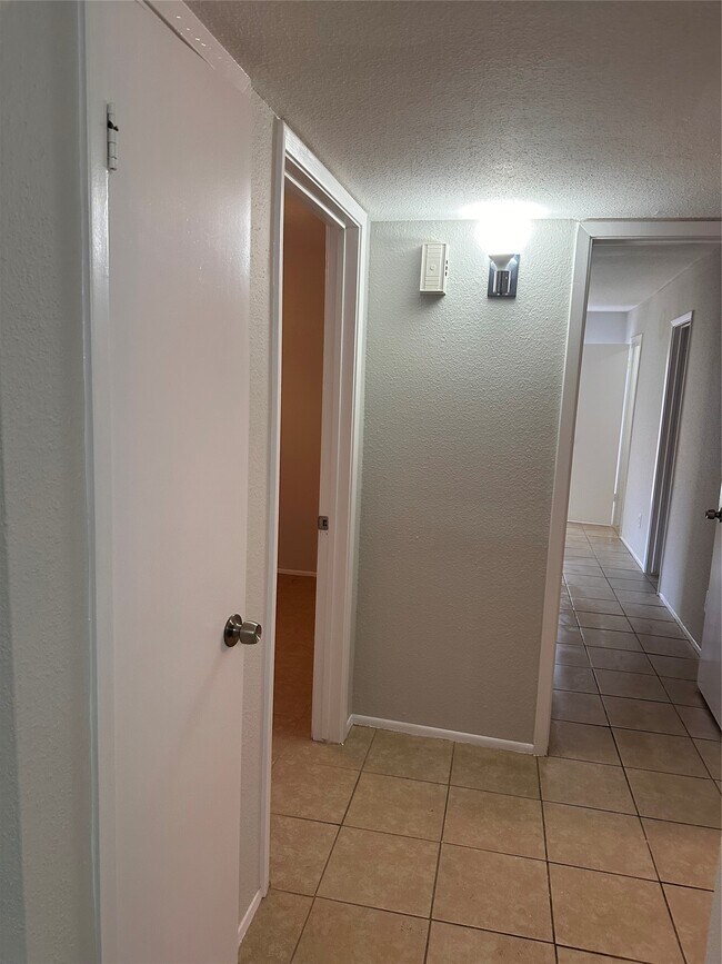 Building Photo - 5665 Birchmont Dr