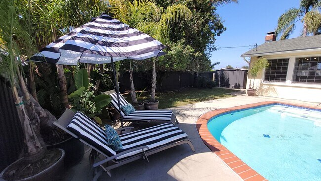 Building Photo - Stunning remodel in ideal location!