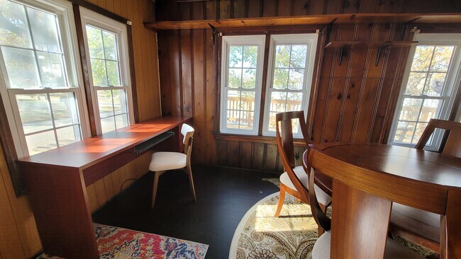 Building Photo - 1601 N Broadway St