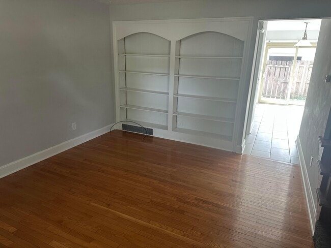 Building Photo - 4867 Dierker Rd