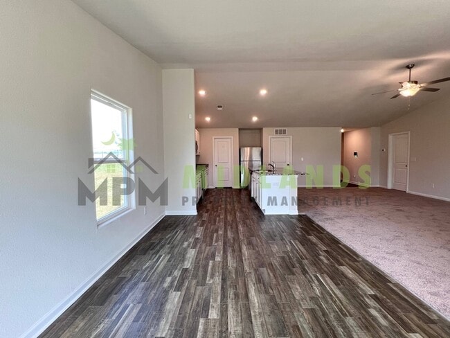 Building Photo - 645 Wild Tulip Ct