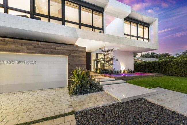 Building Photo - 418 Sunset Dr