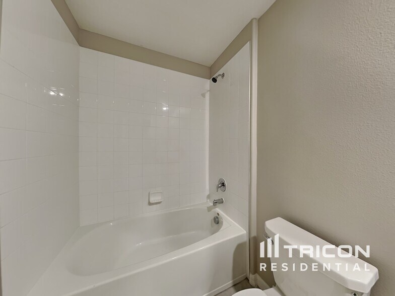 Building Photo - 4128 Salt Springs Ln