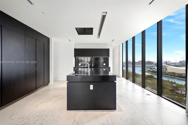 Building Photo - 1000 Biscayne Blvd