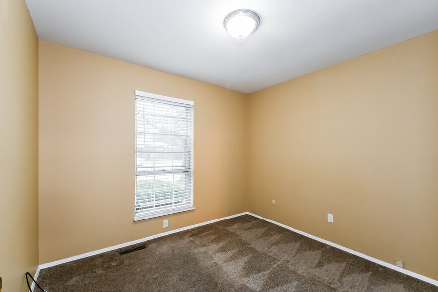 Building Photo - 14800 Mondoubleau Lane