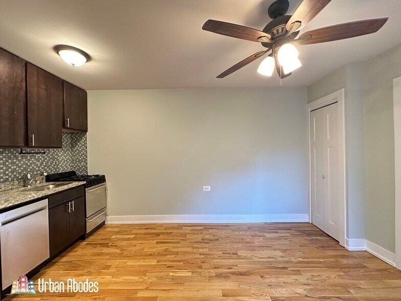 Building Photo - 816 W Cornelia Ave