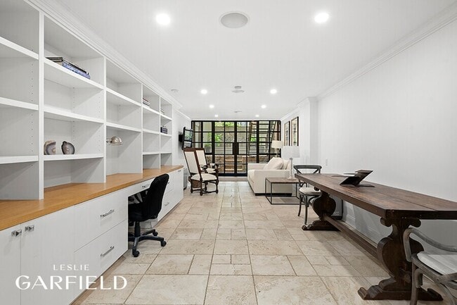 Building Photo - 320 E 55th St