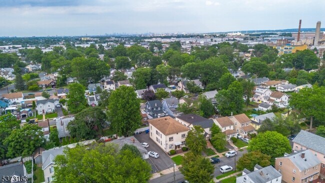 Building Photo - 305 Waite Ave