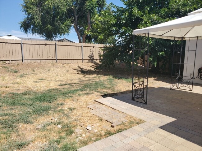 Building Photo - Corner lot detached SFR with a fenced yard in a wonderful neighborhood available 12/20/2025.