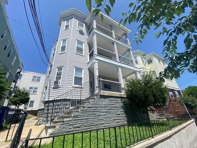 Building Photo - 40 Temple St