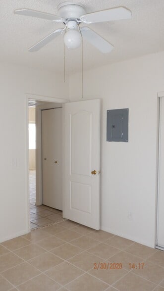 Building Photo - 504 E Montebello Ave