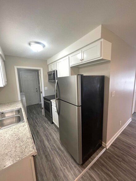 Building Photo - 641 Miles Ct