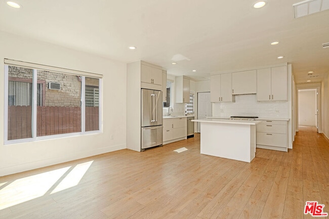 Building Photo - 5430 Monroe St