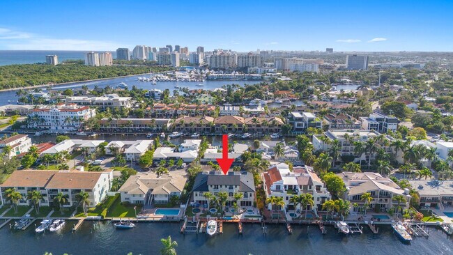 Building Photo - 2739 NE 15th St