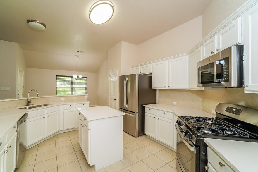 Building Photo - 1105 Wigwam
