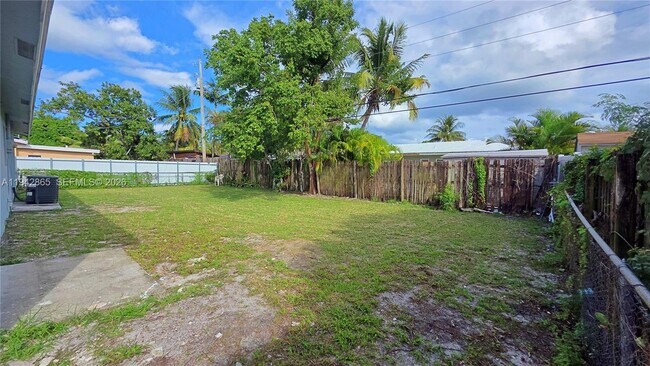 Building Photo - 1700 N Cypress Rd