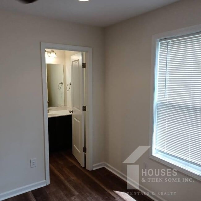 Building Photo - 401 Bramlett Rd