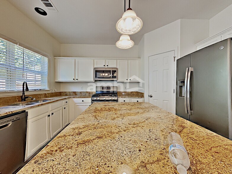 Building Photo - 3410 Spindletop Dr NW