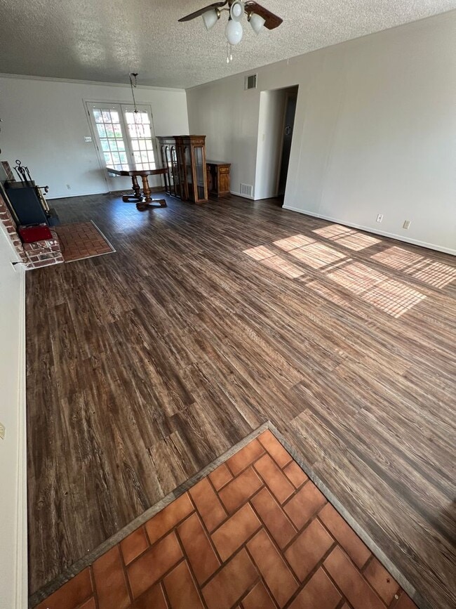Building Photo - 3 bed 2 bath on culdesac