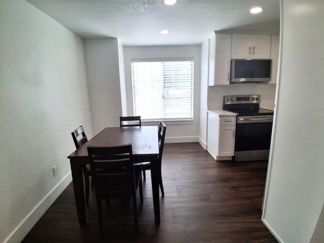 Building Photo - 724 W 1720 N