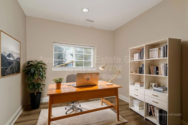 Building Photo - 8914 Hilltop Manor Dr