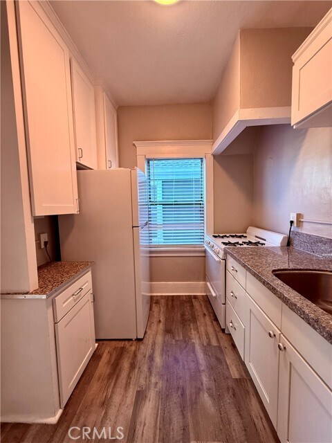 Building Photo - 406 Linden Ave